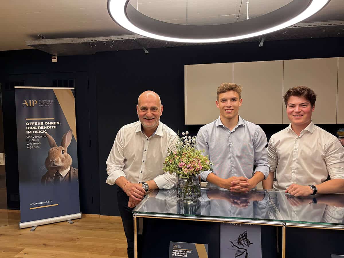 v. l. n. r.: Urs Lysser mit Jan E. Lehmann und Yannis Gasche v. l. n. r.: Urs Lysser mit Jan E. Lehmann und Yannis Gasche